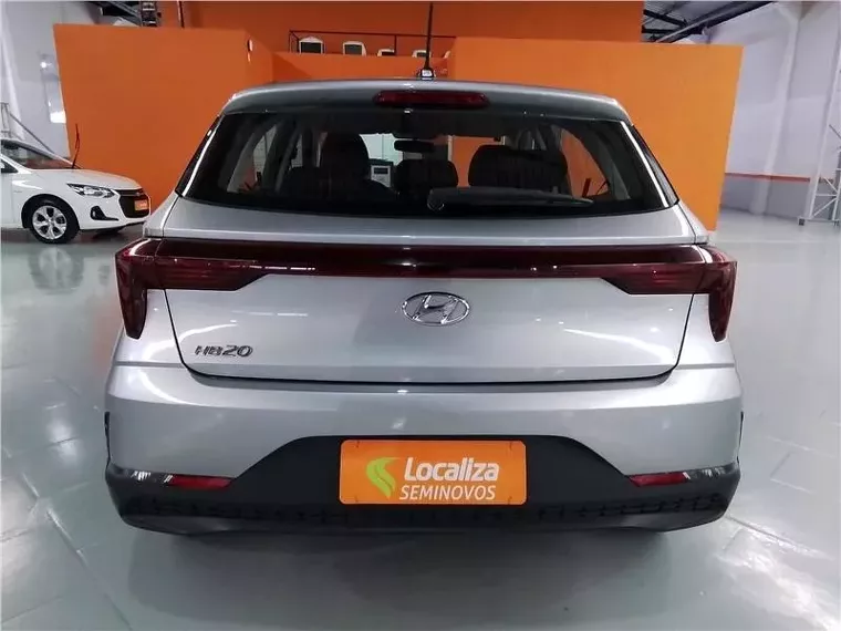 Hyundai HB20 Prata 13