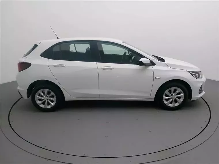 Chevrolet Onix Branco 9