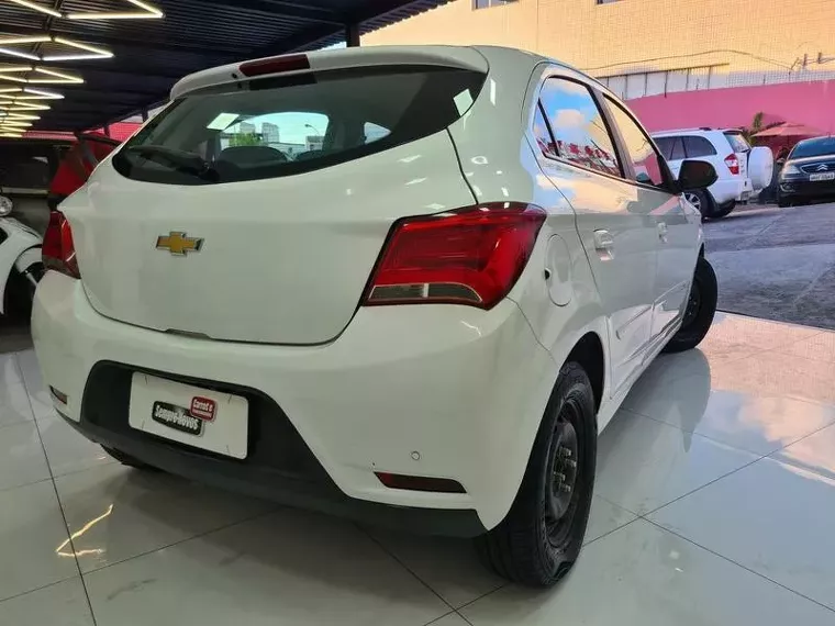 Chevrolet Onix Branco 3