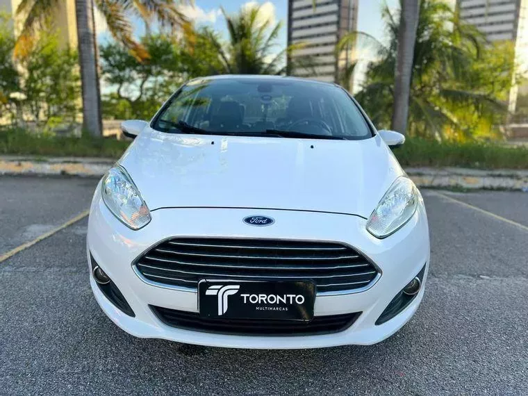 Ford Fiesta Branco 10