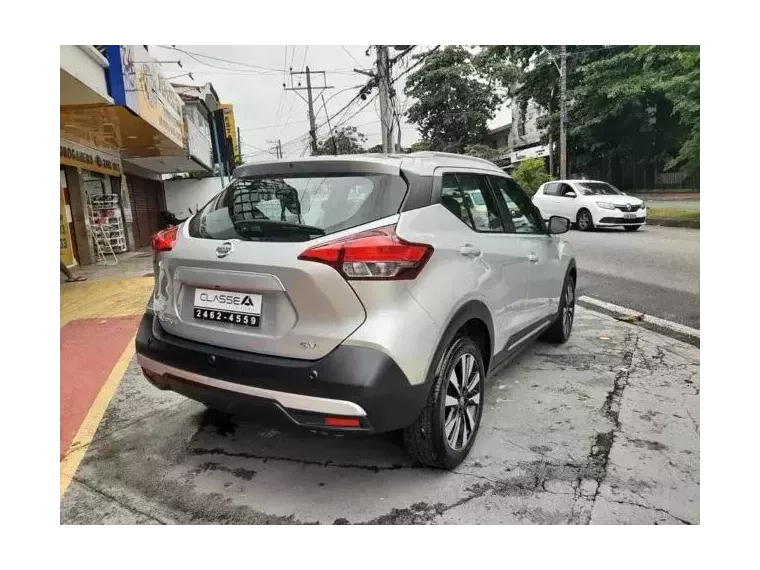 Nissan Kicks Prata 3