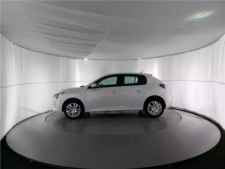 Peugeot 208 Branco 17