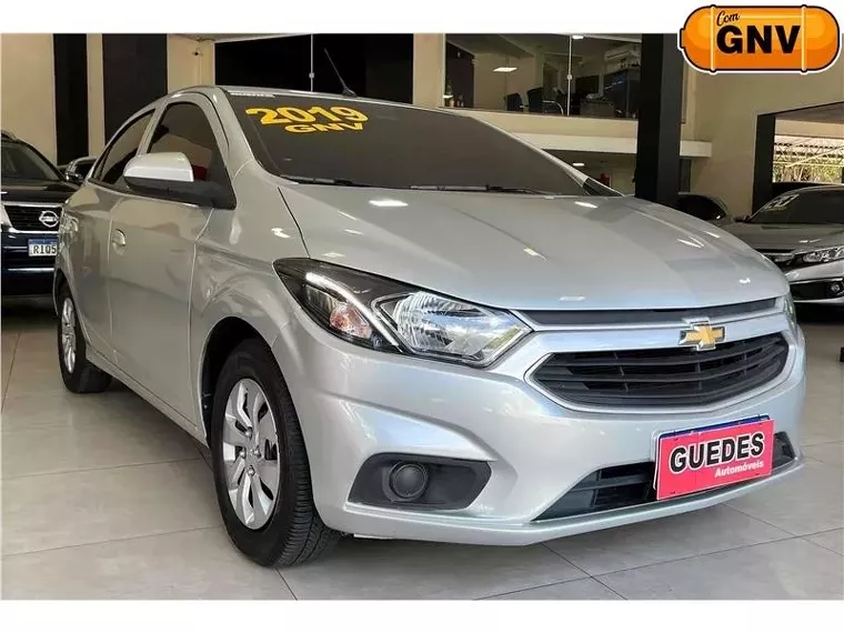 Chevrolet Onix Prata 14