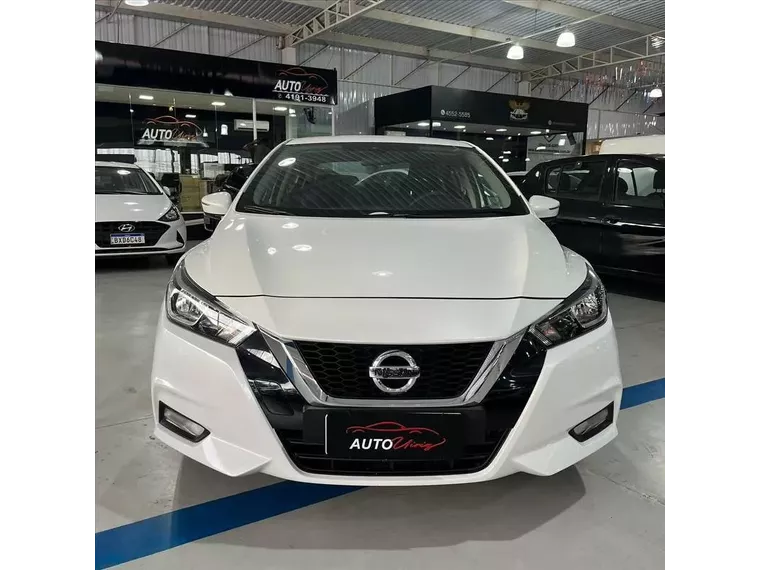 Nissan Versa Branco 8