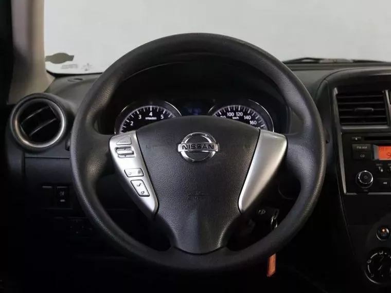 Nissan Versa Preto 6