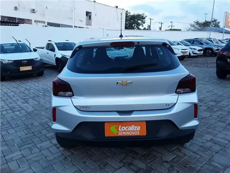 Chevrolet Onix Prata 7