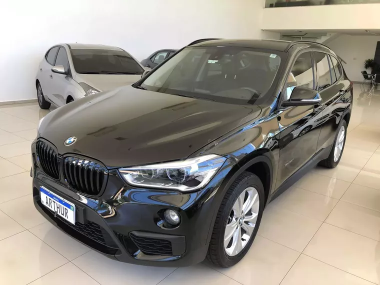 BMW X1 Preto 13