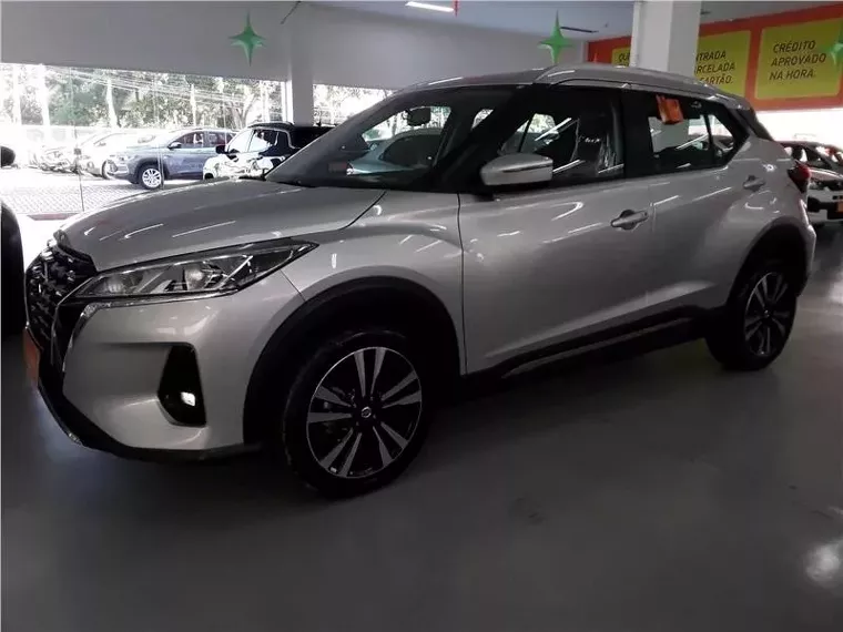 Nissan Kicks Prata 1