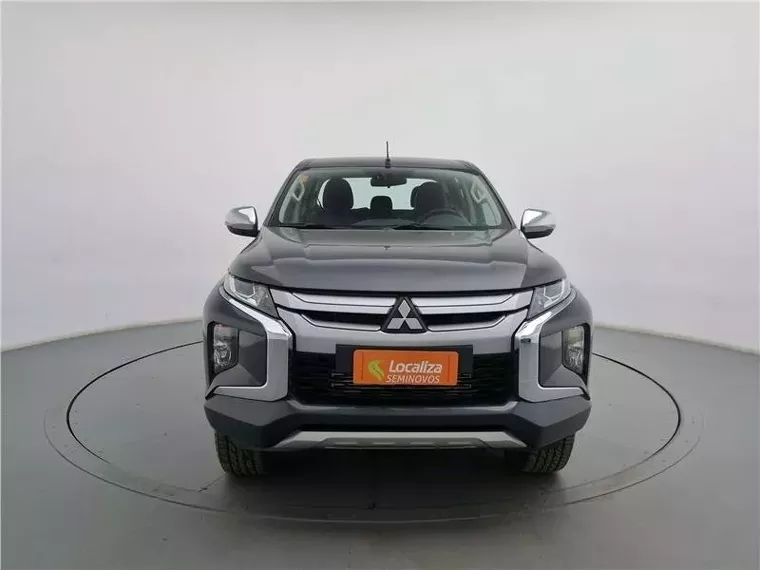 Mitsubishi L200 Triton Cinza 13