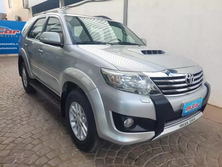 Toyota Hilux SW4 Prata 1