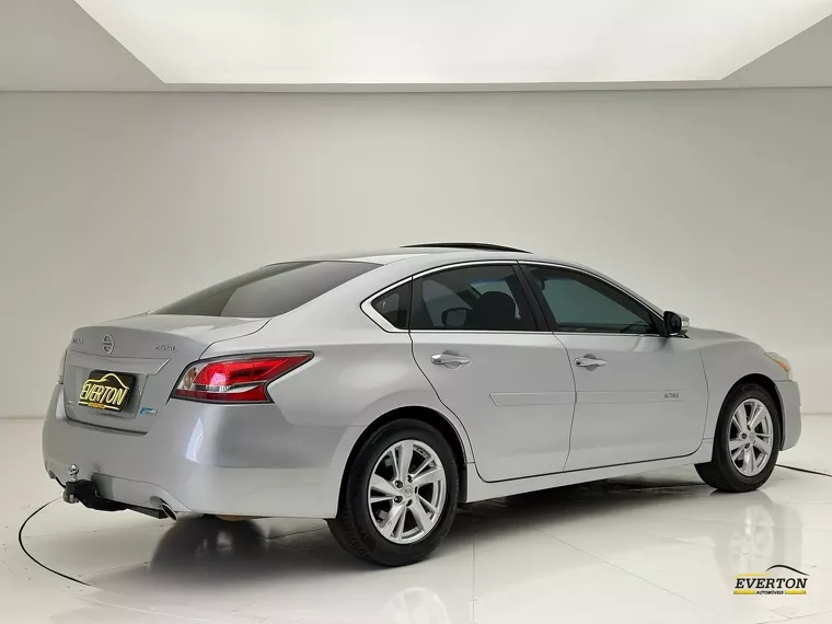 Nissan Altima Prata 17