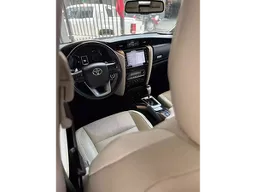 Toyota Hilux SW4