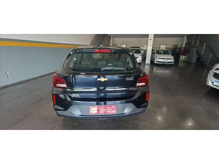 Chevrolet Onix Preto 3