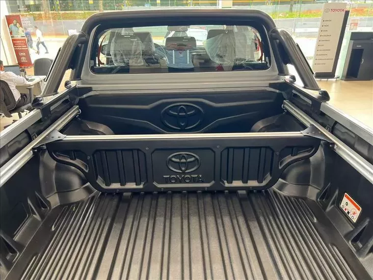 Toyota Hilux Prata 5