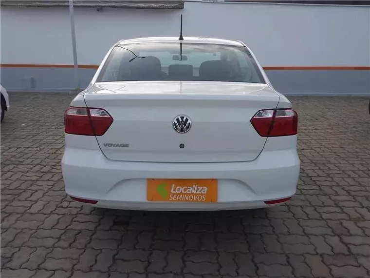 Volkswagen Voyage Branco 3