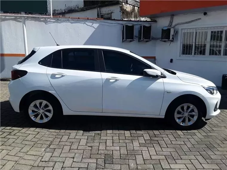 Chevrolet Onix Branco 9