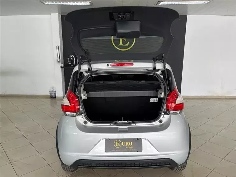 Fiat Mobi Prata 18