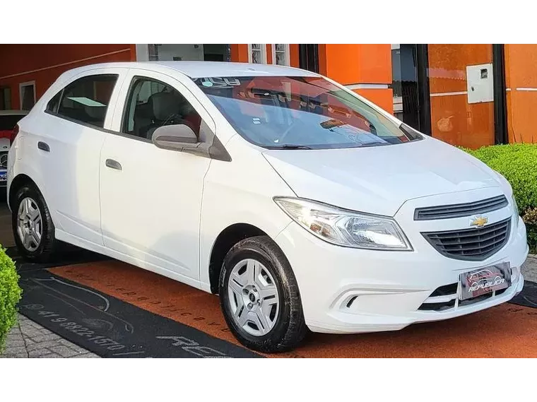 Chevrolet Onix Branco 1