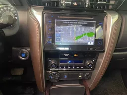 Toyota Hilux SW4