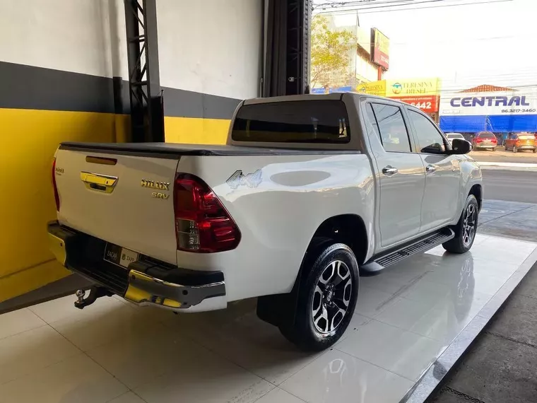 Toyota Hilux Branco 5