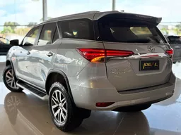 Toyota Hilux SW4