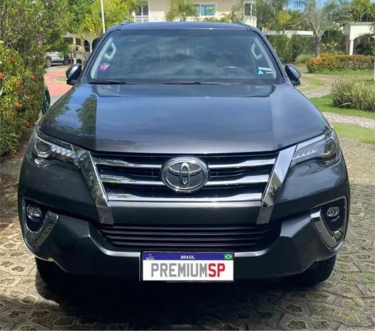 Toyota Hilux SW4 Cinza 1