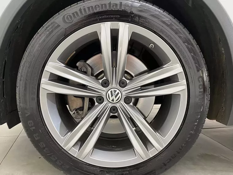 Volkswagen Tiguan Prata 18