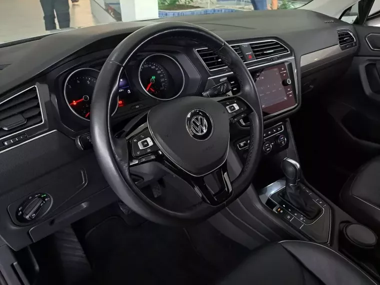 Volkswagen Tiguan Branco 18