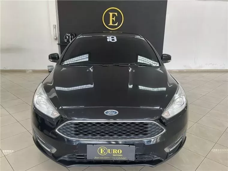 Ford Focus Preto 11