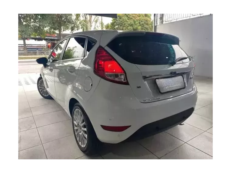 Ford Fiesta Branco 2