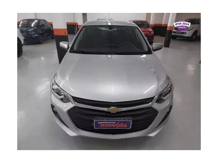 Chevrolet Onix Prata 7