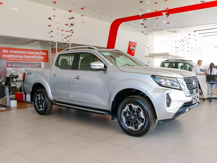 Nissan Frontier Prata 10