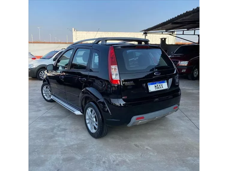 Ford Fiesta Preto 5