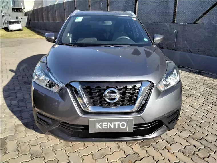 Nissan Kicks Cinza 13