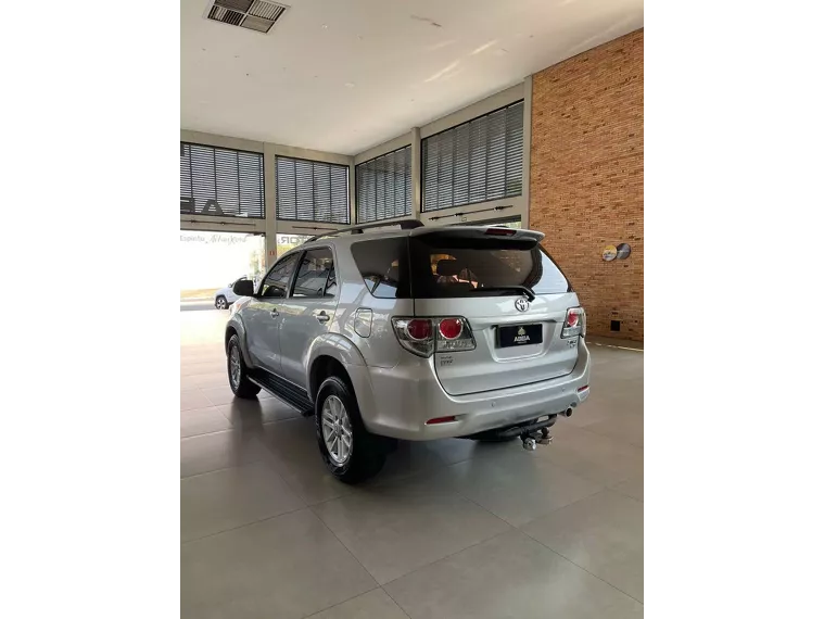 Toyota Hilux SW4 Prata 4