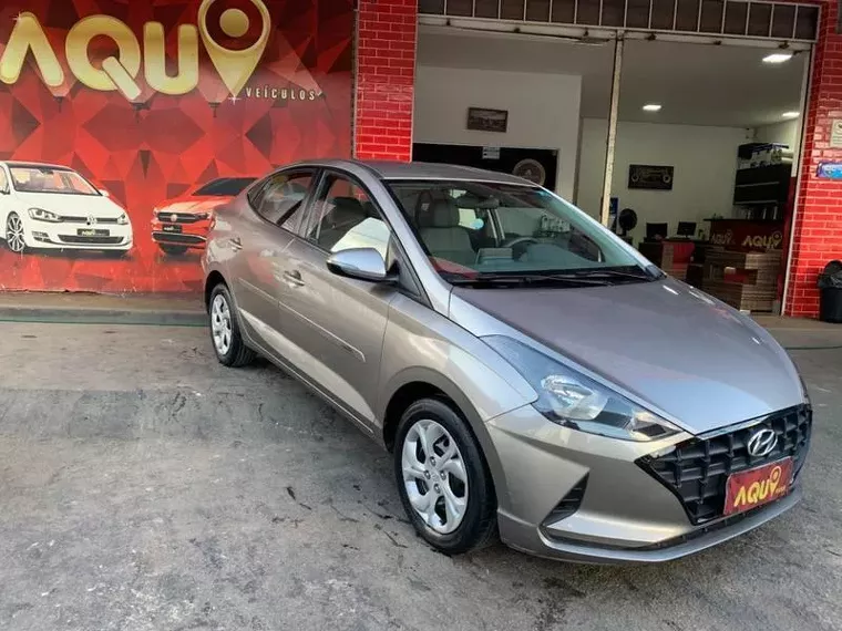 Hyundai HB20 Prata 13