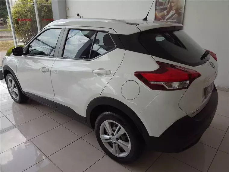 Nissan Kicks Branco 14