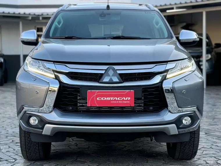 Mitsubishi Pajero Sport Cinza 2