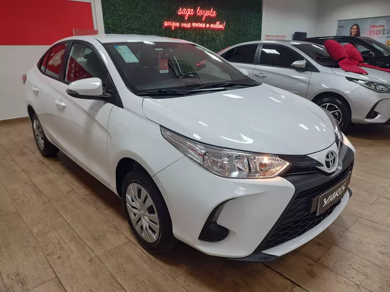 Toyota Yaris Branco 3