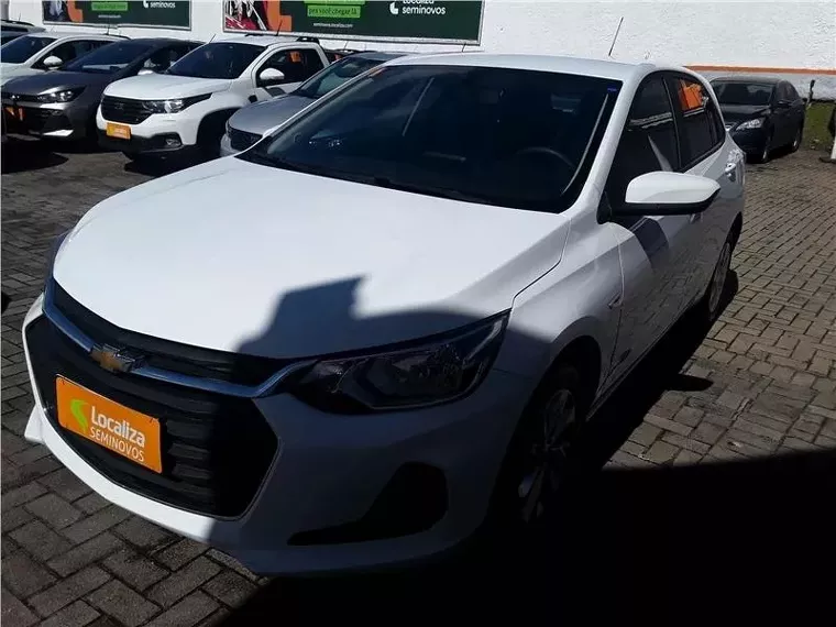 Chevrolet Onix Branco 1