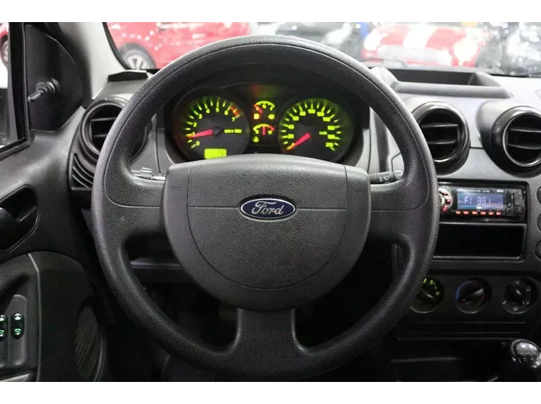 Ford Fiesta Prata 18