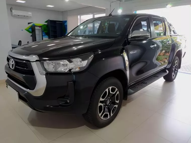 Toyota Hilux Preto 17