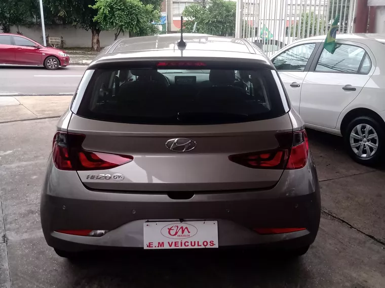 Hyundai HB20 Prata 15