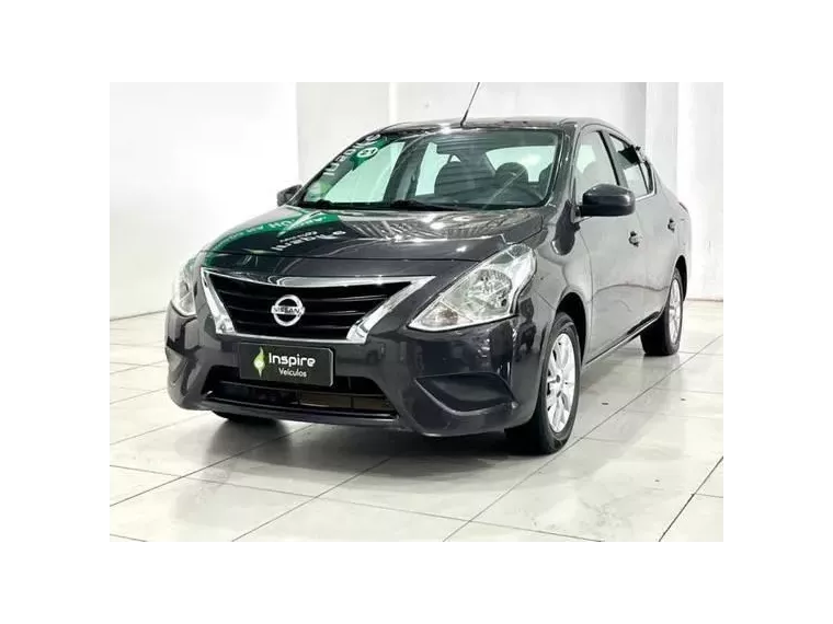 Nissan Versa Cinza 3