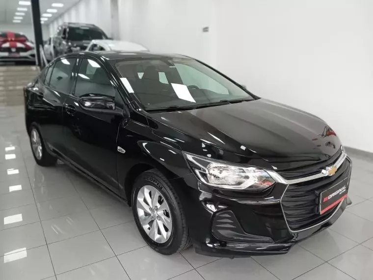 Chevrolet Onix Preto 6