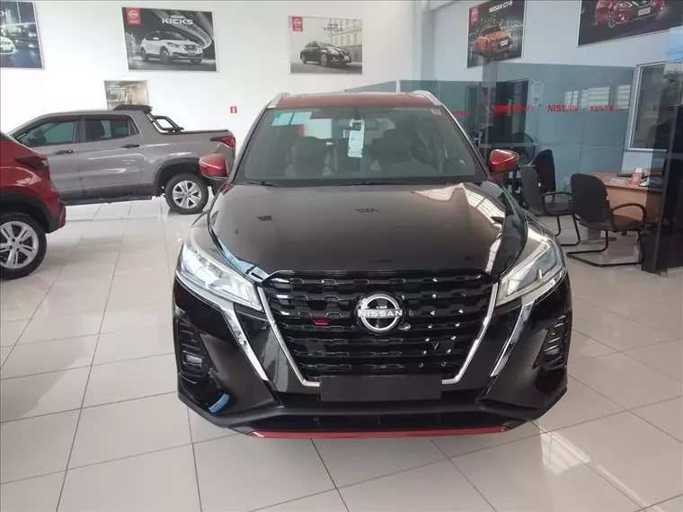 Nissan Kicks Preto 10