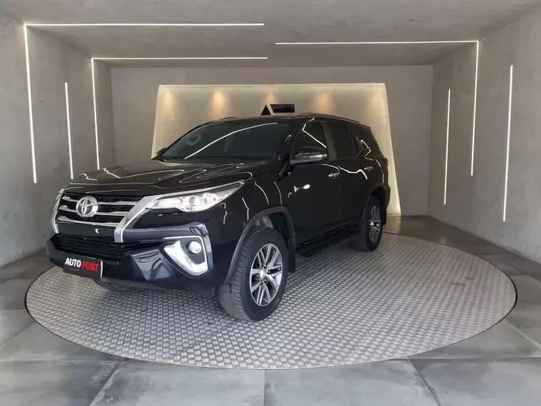 Toyota Hilux SW4 Preto 10