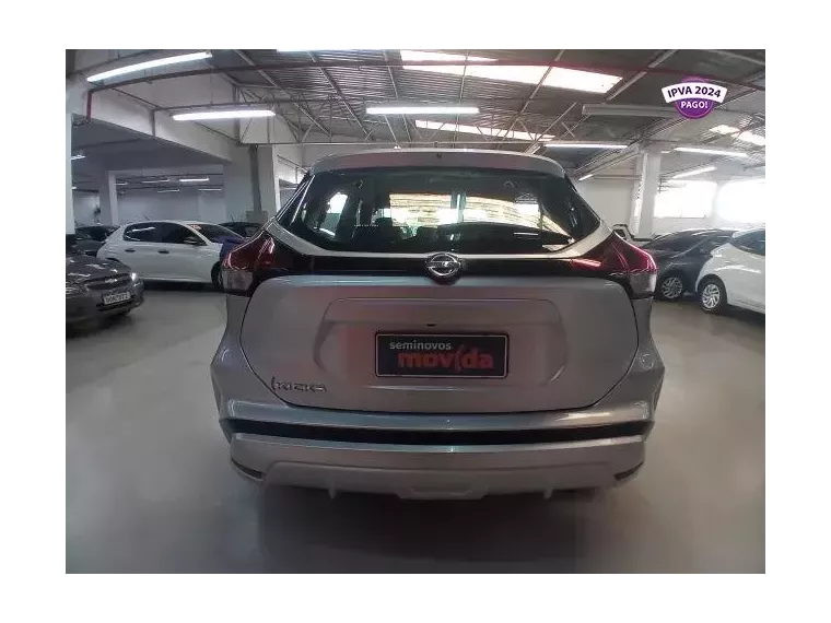 Nissan Kicks Prata 6