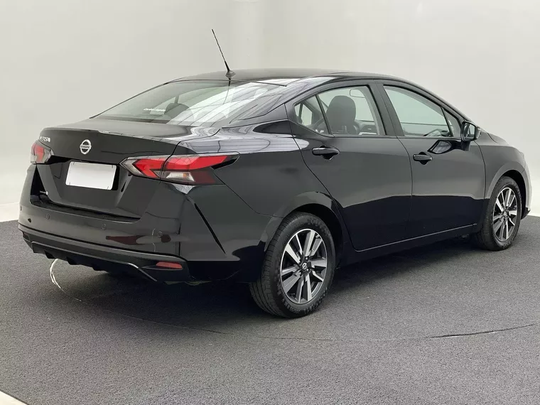 Nissan Versa Preto 12