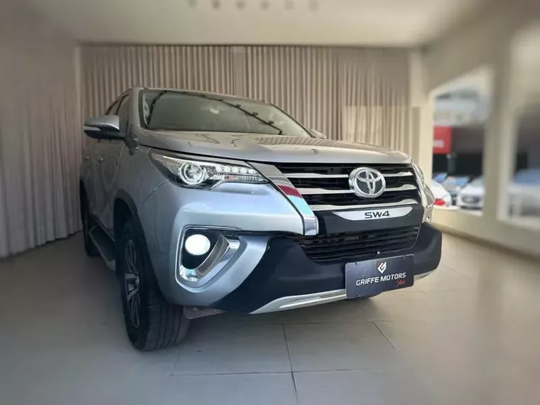 Toyota Hilux SW4 Prata 7